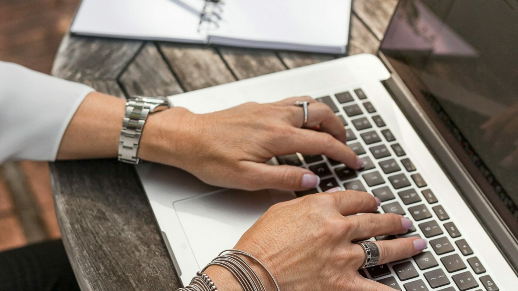 linkedin-sales-solutions-0QvTyp0gH3A-unsplash